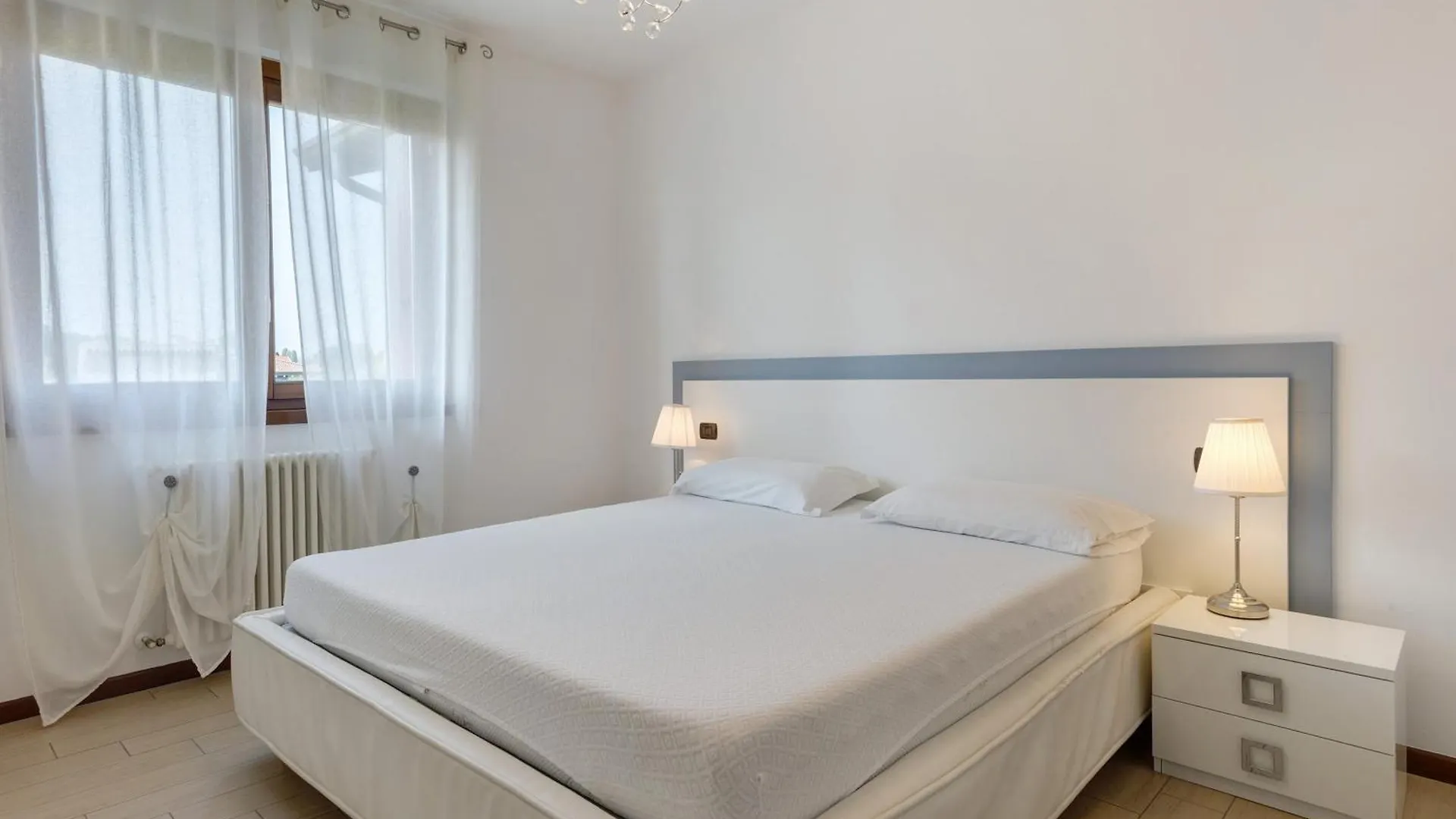 Casa Vacanze Da Ricky App 5 Peschiera del Garda 0*,  Italia