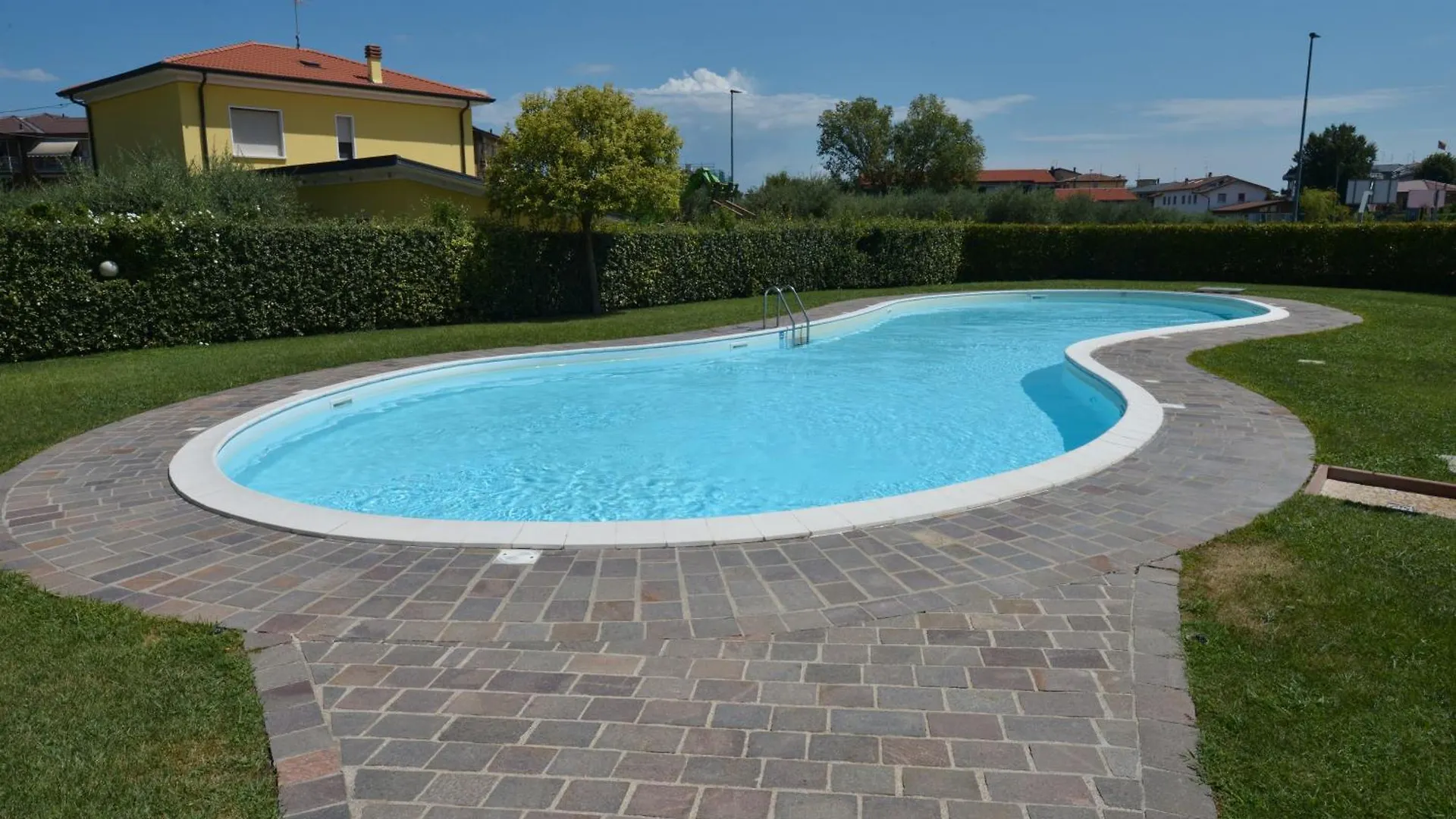 Casa Vacanze Da Ricky App 5 Peschiera del Garda Italy